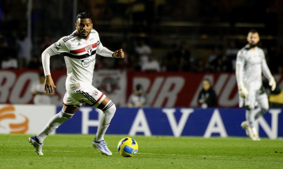 Reinaldo tem a renovação travada com o São Paulo — Foto: Marcos Ribolli