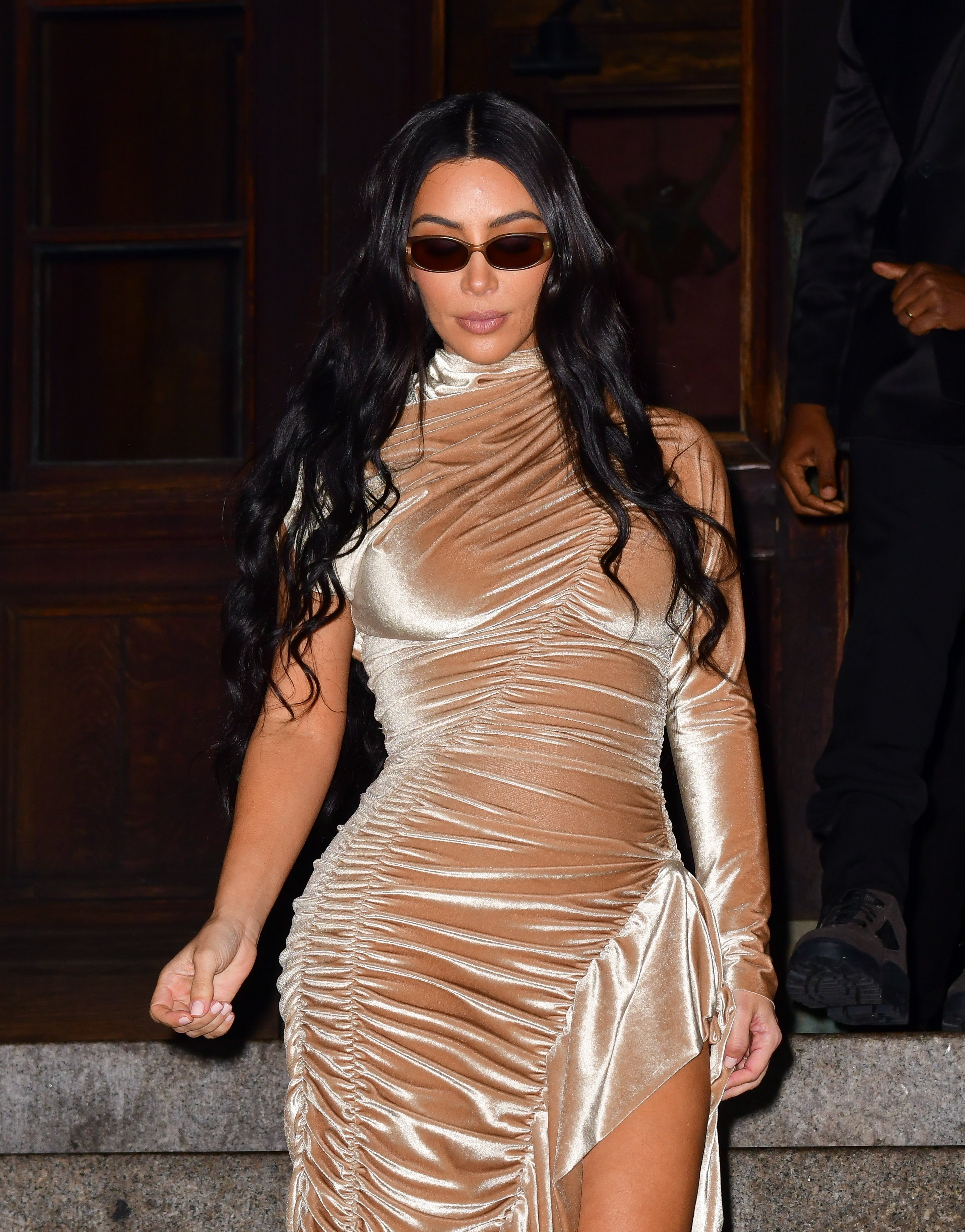 Kim Kardashian durante a estreia da ópera do marido Kanye West em Nova York (Foto: Getty Images)