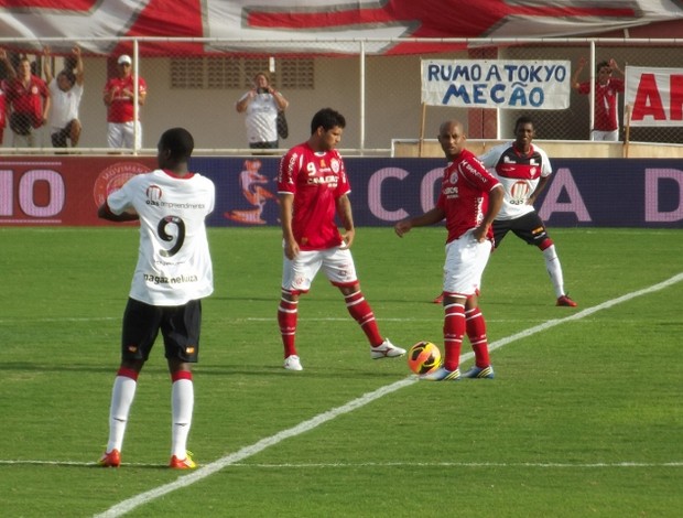 Marquinhos e Marcelo Nicácio marcaram os gols do Vitória (Foto: Jocaff Souza)