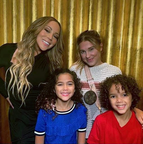 Mariah Carey e Millie Bobby Brown com os gêmeos Moroccan e Monroe (Foto: Instagram)