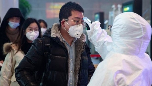 Quase 3 mil casos do novo coronavírus já foram confirmados, a maioria deles na China (Foto: EPA via BBC News)