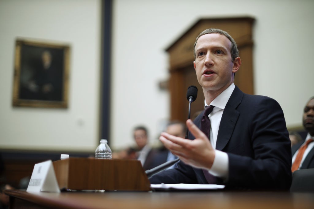 WASHINGTON, DC - OCTOBER 23: Facebook co-founder and CEO Mark Zuckerberg testifies before the House Financial Services Committee in the Rayburn House Office Building on Capitol Hill October 23, 2019 in Washington, DC. Zuckerberg testified about Facebook's (Foto: Getty Images)