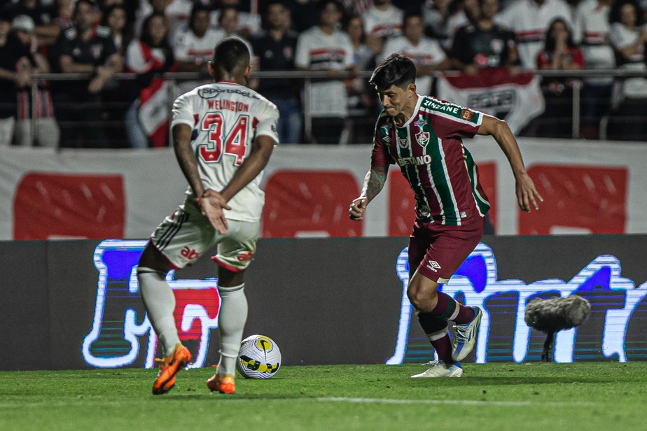 Cano, do Fluminense, em ação contra o São Paulo