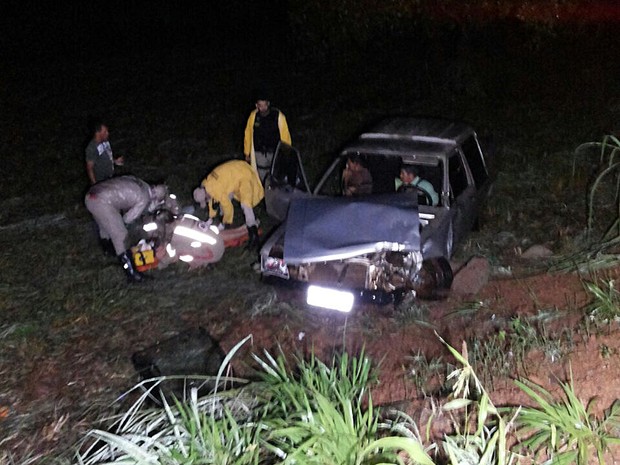 Carro teve frente destruída em colisão na BR-153 (Foto: Grupo Fofa News/Divulgação)
