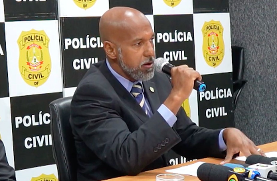 Delegado Ricardo Viana durante esclarecimento do inquérito sobre morte de 10 pessoas da mesma família no DF