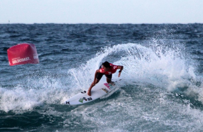 Miguel Pupo em ação na segunda fase da etapa de Gold Coast do mundial de Surfe (Foto: Luciana Pinciara / Motion Photos)