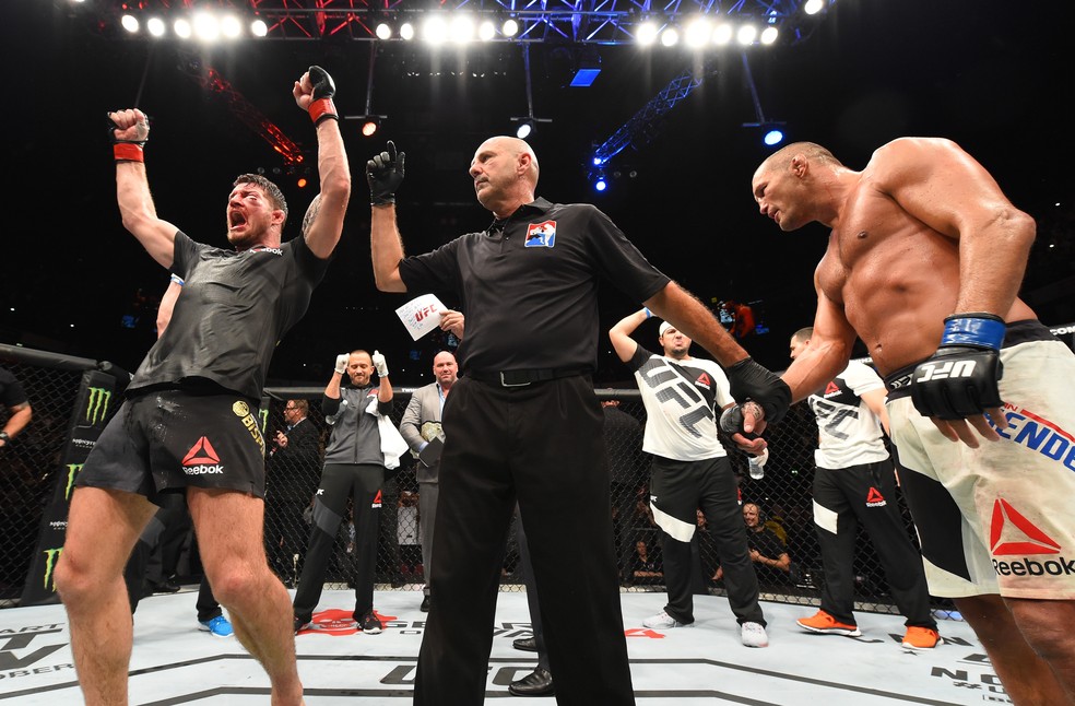 Michael Bisping venceu Dan Henderson no UFC 204, na Ãºltima vez em que o UFC esteve em Manchester â€” Foto: Getty Images