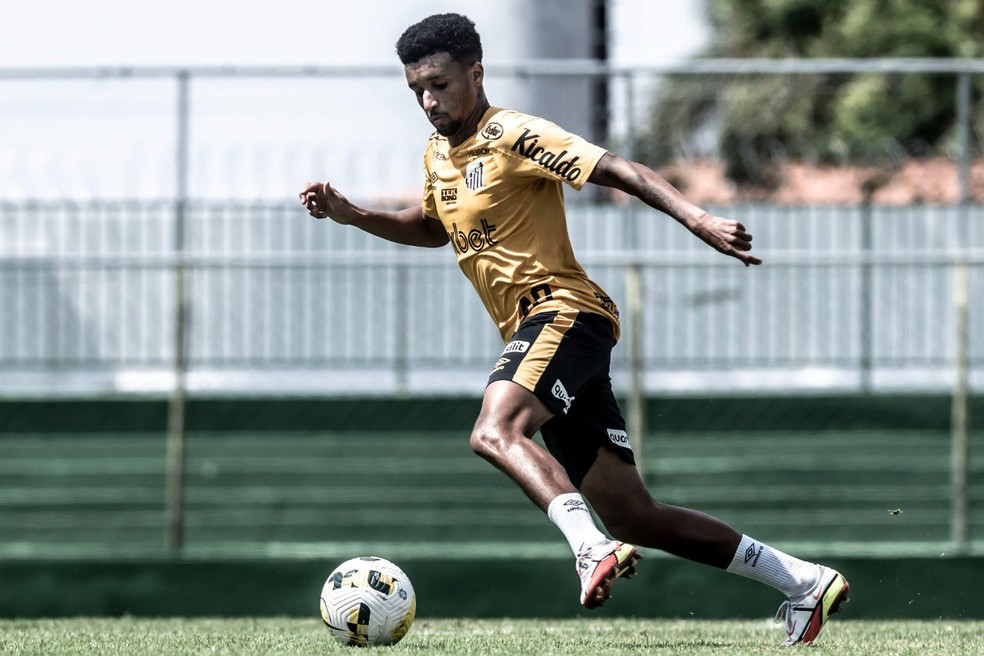 Bruno Oliveira durante treino do Santos — Foto: Ivan Storti/Santos FC