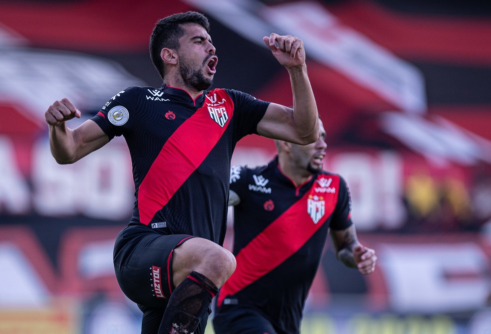 Zé Roberto, atacante do Atlético-GO — Foto: Heber Gomes/ACG
