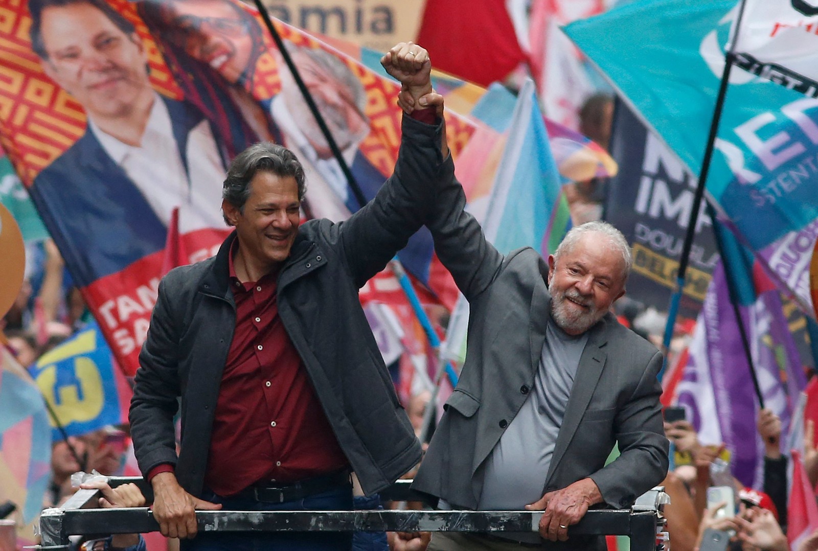 Lula e Haddad fazem último ato da campanha antes do primeiro turno — Foto:  Miguel Schincariol/AFP