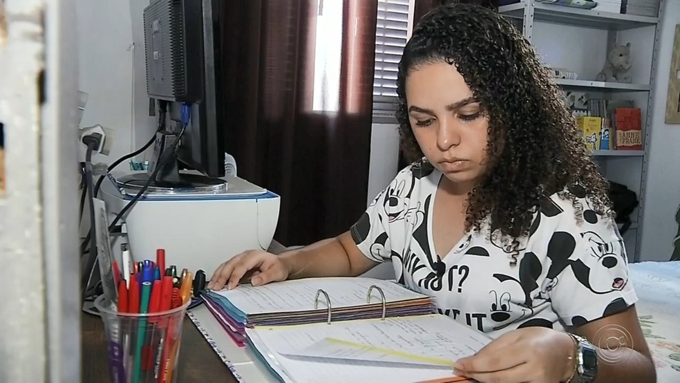 Zípora estudou e conseguiu passar em uma universidade pública — Foto: Reprodução/TV TEM