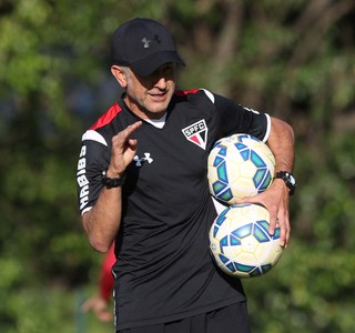 São Paulo 'empata' com a Lusa em jogo-treino, mas Osorio destaca garotos
