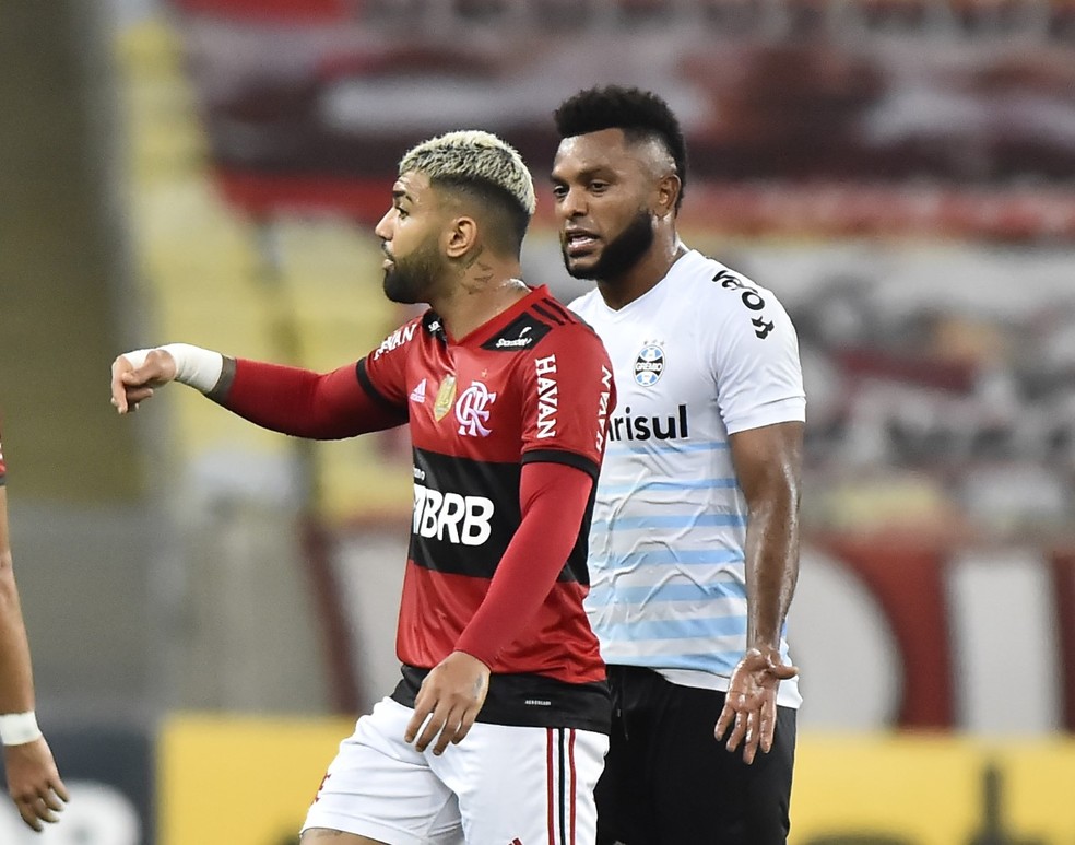 Borja e Gabigol discutem no intervalo de Flamengo x Gr&ecirc;mio, pelo Brasileiro &mdash; Foto: Andr&eacute; Dur&atilde;o