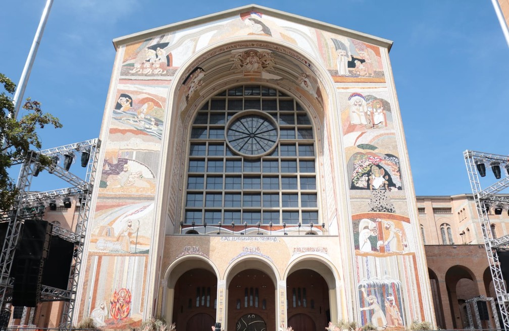 Santuário Nacional de Aparecida inaugura fachada com mosaico gigante que retrata cenas bíblicas — Foto: Gustavo Marcelino