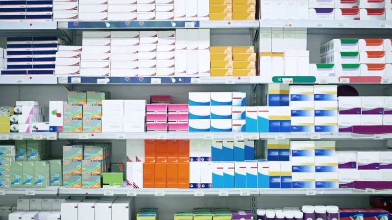 Relatos de desabastecimento em farmácias foram registrados recentemente em 18 Estados e no DF (Foto: Getty Images via BBC News)