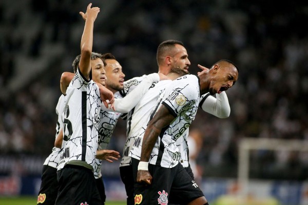 Jogadores celebram gol do Corinthians (Foto: Reprodução/Instagram/@rodrigo_coca)