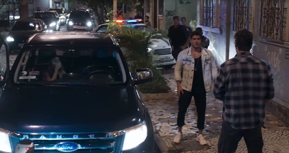 Fabio Personagem De Arthur Aguiar Ameaca Camila Mas E Perseguido Por Rafael E Marcio Vem Por Ai Gshow