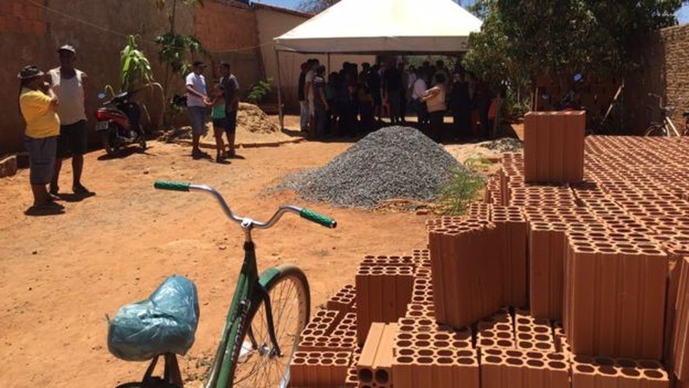 Pais tinham comprado material para construir quarto de menina de 4 anos que morreu em incêndio  (Foto:  Júlia Carneiro/BBC Brasil)