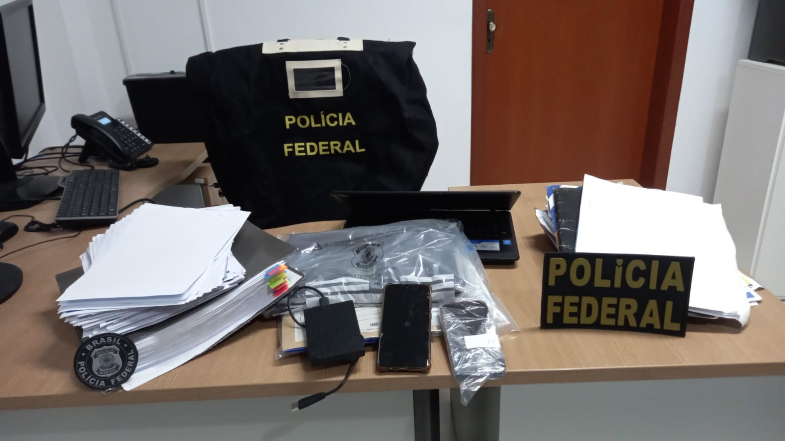 Polícia Federal e Ministério Público investigam suspeita de 'rachadinha' na prefeitura de Bagé 