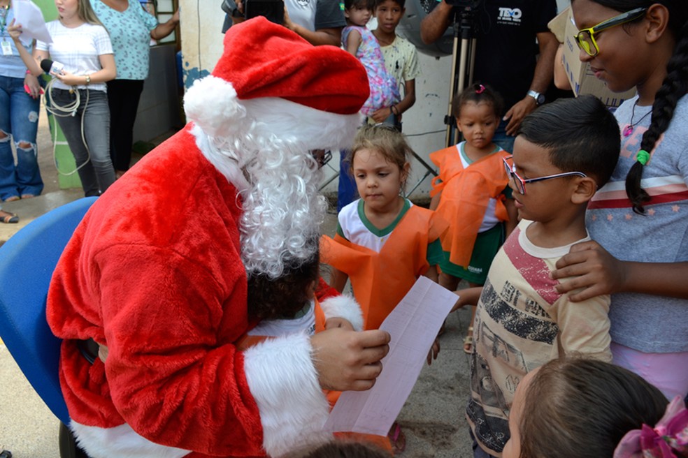  Papai Noel recebe carta de criança — Foto: Correios/ Divulgação