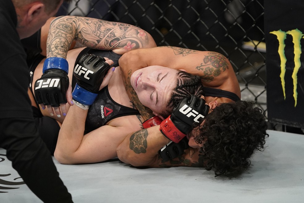 Virna Jandiroba venceu Mallory Martin por finalização aos 1m16s do R2 — Foto: Getty Images