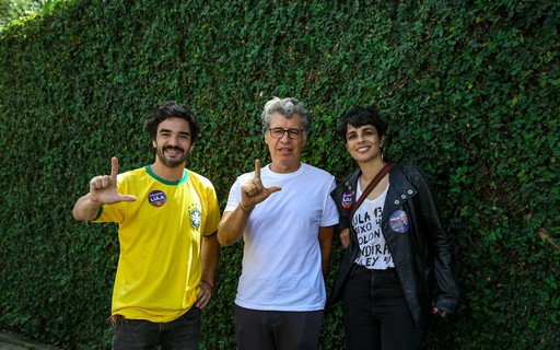 Maria Ribeiro vai com os ex, Caio Blat e Paulo Betti, votar no Rio