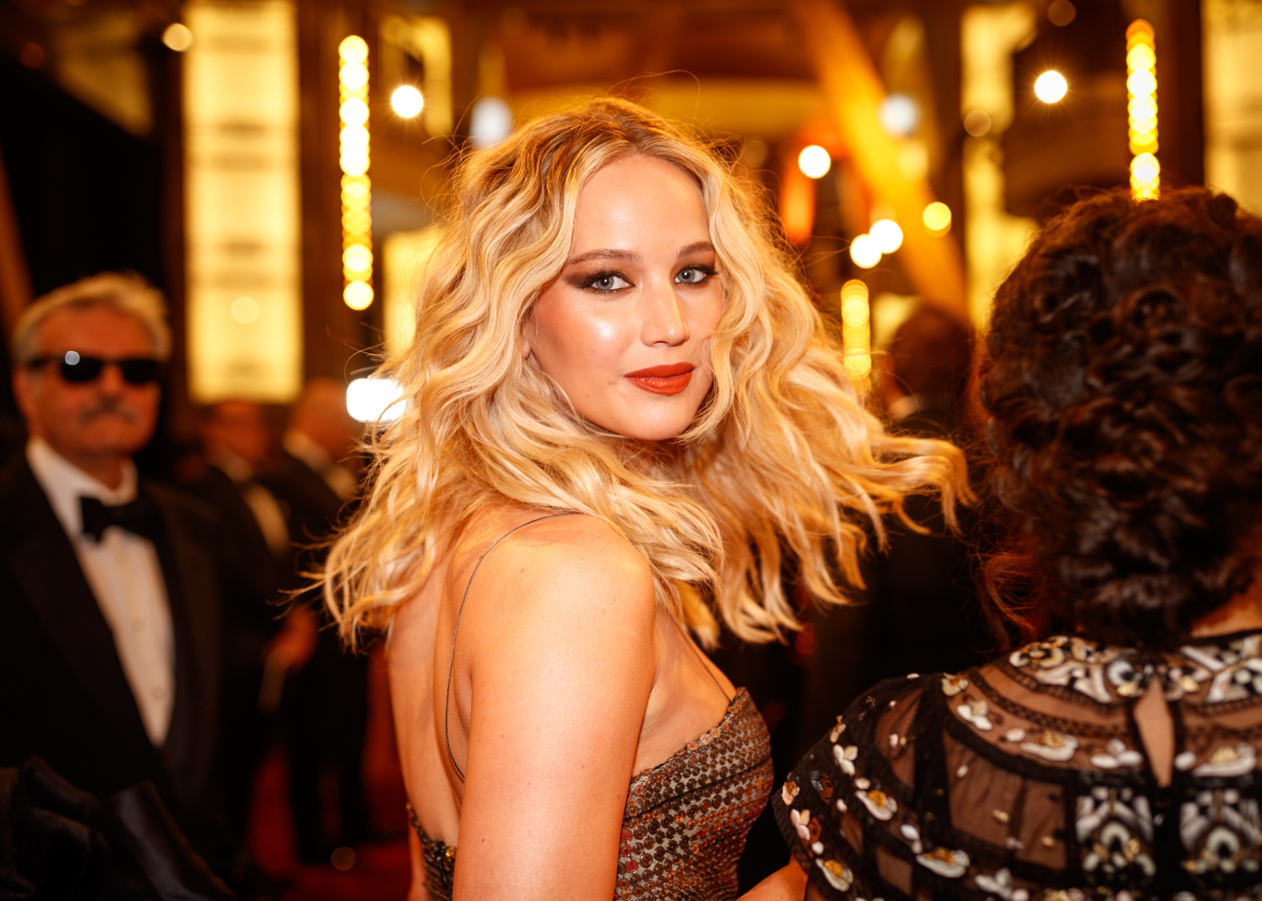 Jennifer Lawrence vira hit pagando de cantora em trilha