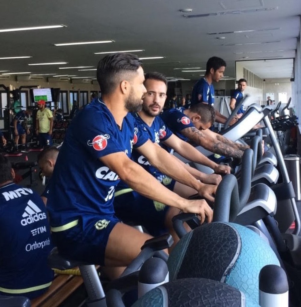 Éverton Ribeiro faz primeiro treino pelo Flamengo, no Ninho do Urubu