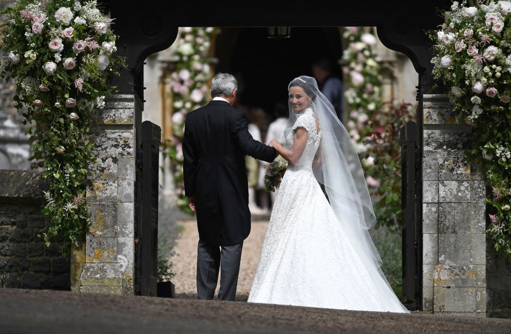 Pippa Middleton na porta da igreja (Foto: Getty Images)