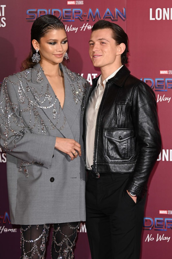 LONDON, ENGLAND - DECEMBER 05: Zendaya and Tom Holland attend a photocall for "Spiderman: No Way Home" at The Old Sessions House on December 05, 2021 in London, England. (Photo by Karwai Tang/WireImage) (Foto: WireImage)