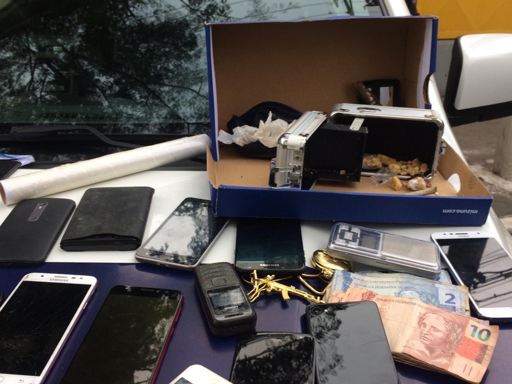 Operação do Denarc cumpriu 7 mandados de busca e apreensão e 12 de prisão de traficantes em pensões da região da Cracolândia, no Centro de SP — Foto: Abraão Cruz/TV Globo