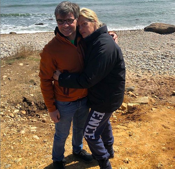 A atriz Ali Wentworth e o marido, o apresentador de TV George Stephanopoulos (Foto: Instagram)
