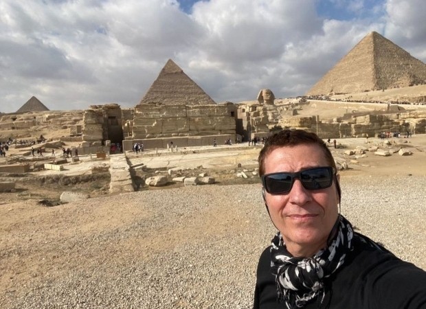 Dinho Ouro Preto visita pirâmides no Egito em viagem dos sonhos - Quem |  QUEM News