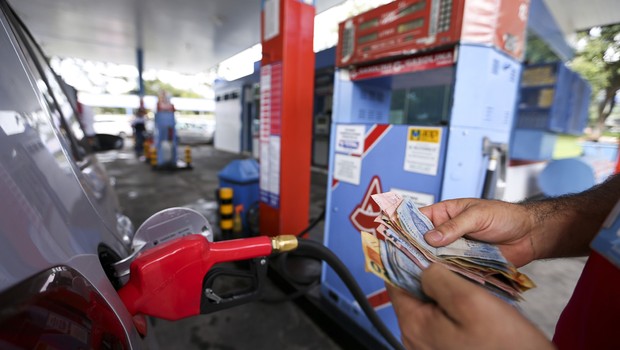 Aumento de imposto leva a reajuste nos preços da gasolina e do diesel ; combustíveis ; posto de gasolina ;  (Foto: Marcelo Camargo/Agência Brasil)