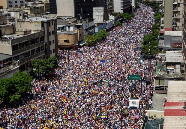 Oposição quer referendo contra Maduro na Venezuela (Foto: EFE)