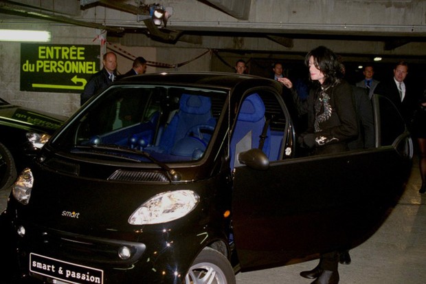 MJ foi flagrado ao lado de um modelo Smart, na FranÃ§a (Foto: ReproduÃ§Ã£o)