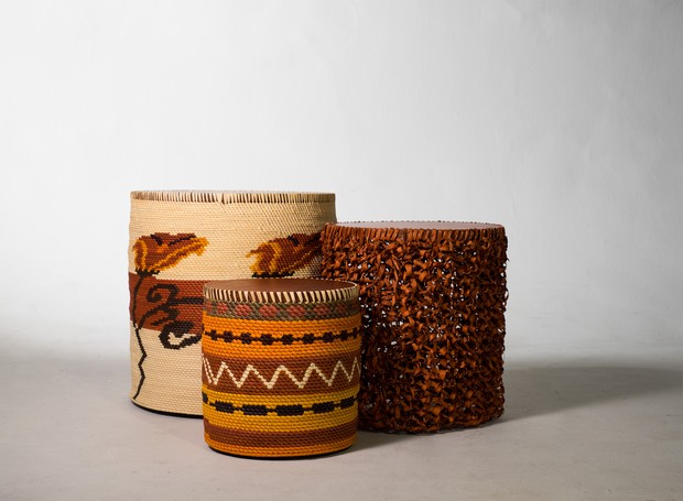 Bancos de palafita, com trançados de palha de tucumã e fio de cobre, traduzem um pouco da cultura nacional nessas peças de design (Foto: Divulgação)