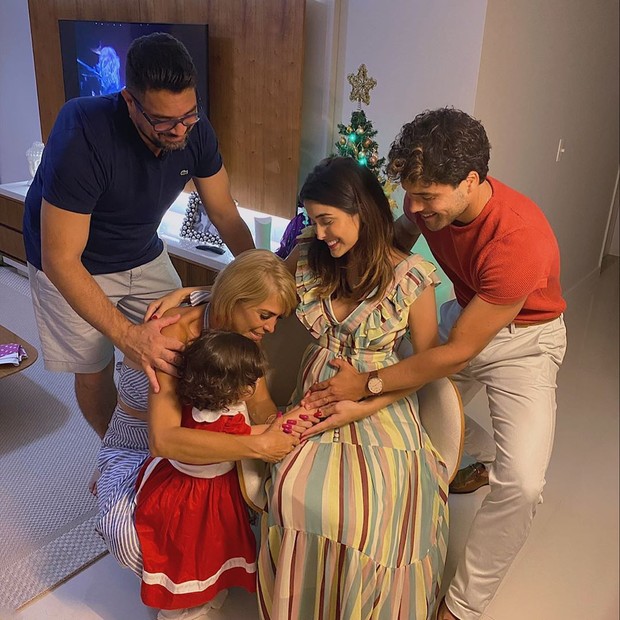 Leticia Almeida revela que está grávida no Natal  (Foto: Reprodução)
