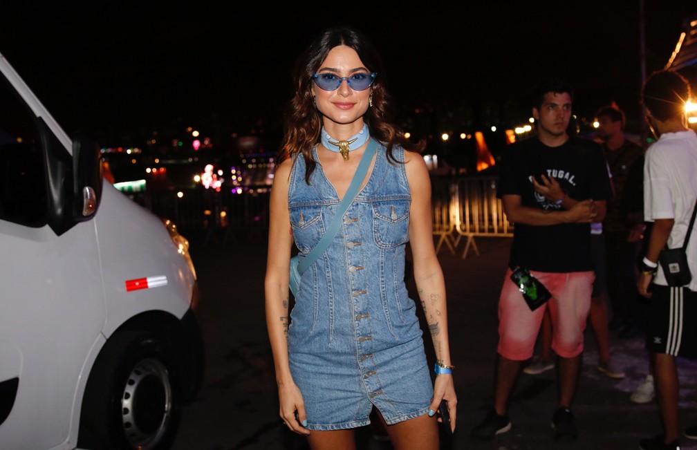 Thaila Ayala escolhe look jeans para o Lollapalooza 2019 — Foto: Celso Tavares/G1