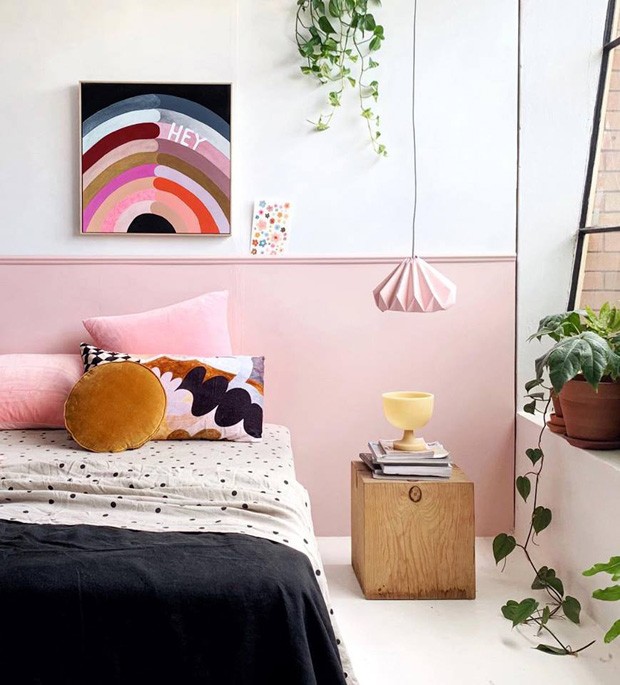 Décor do dia: estampas coloridas no quarto de casal (Foto: Divulgação)