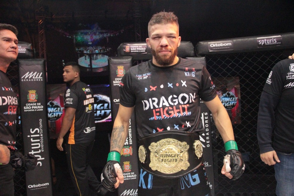 Bruno Guerra é o novo campeão peso-pena do Jungle Fight — Foto: Leonardo Fabri