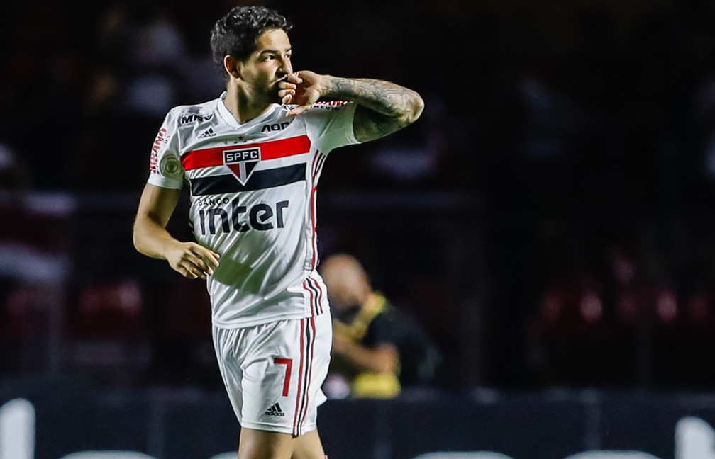 Até quando Alexandre Pato, um turno sem marcar, assim fica difícil