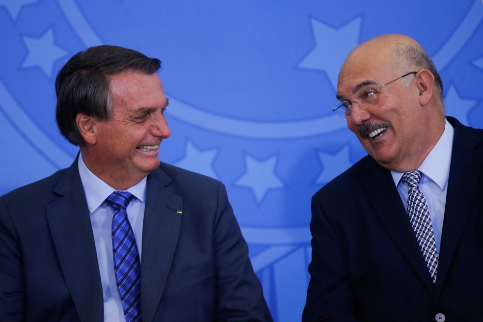 O presidente Jair Bolsonaro e o então ministro da Educação, Milton Ribeiro, em imagem de 4 de fevereiro de 2022. — Foto: Adriano Machado/Reuters
