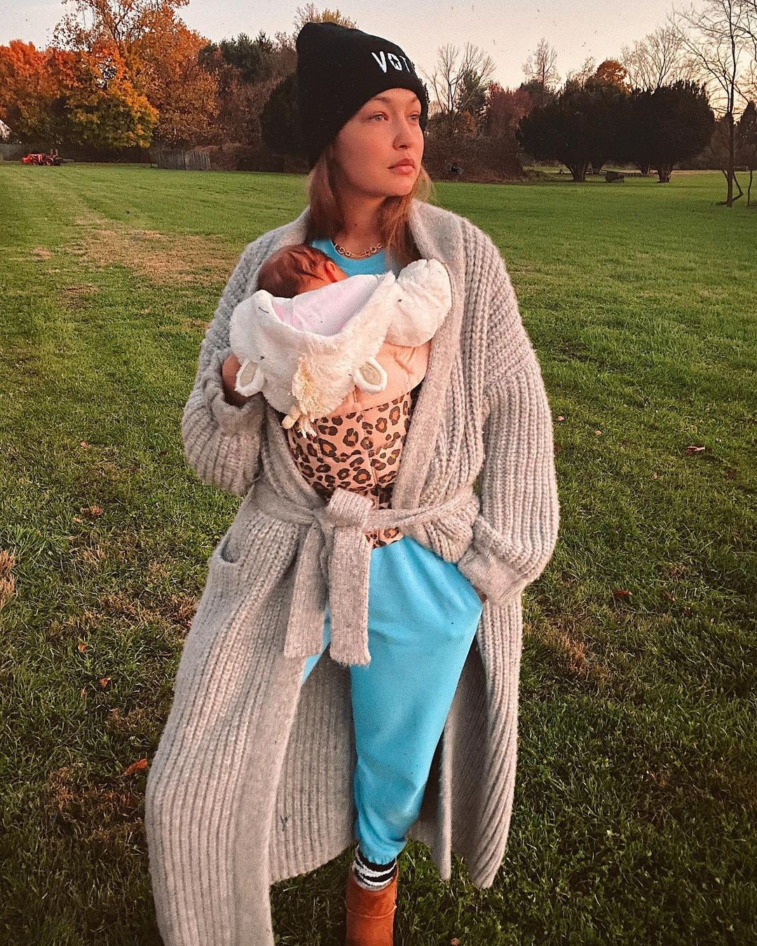 Gigi Hadid e a filha (Foto: Instagram)