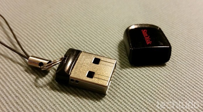 Pendrive USB usa memória flash ROM (Foto: Barbara Mannara/TechTudo)