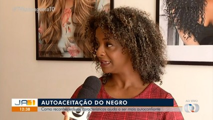 Psicóloga explica como o processo de autoaceitação ajuda as pessoas negras