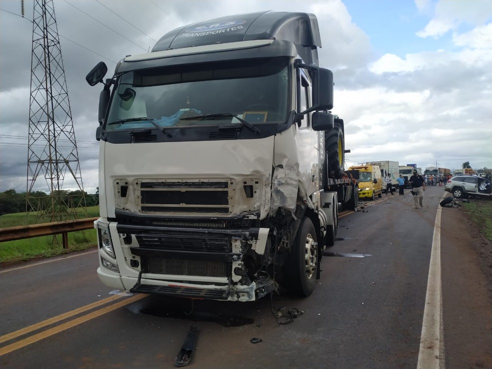 Carro do pastor bateu de frente com uma carreta — Foto: Carlos da Cruz/TV Morena