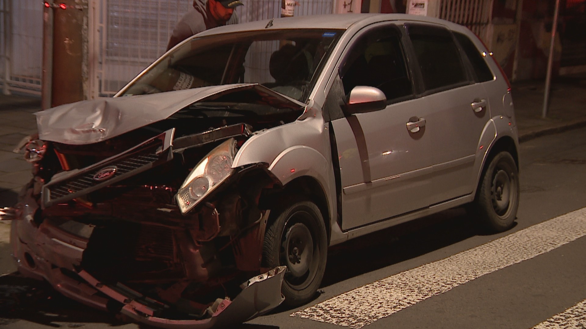 Madrugada de sábado é marcada por pelo menos três acidentes de trânsito em Porto Alegre