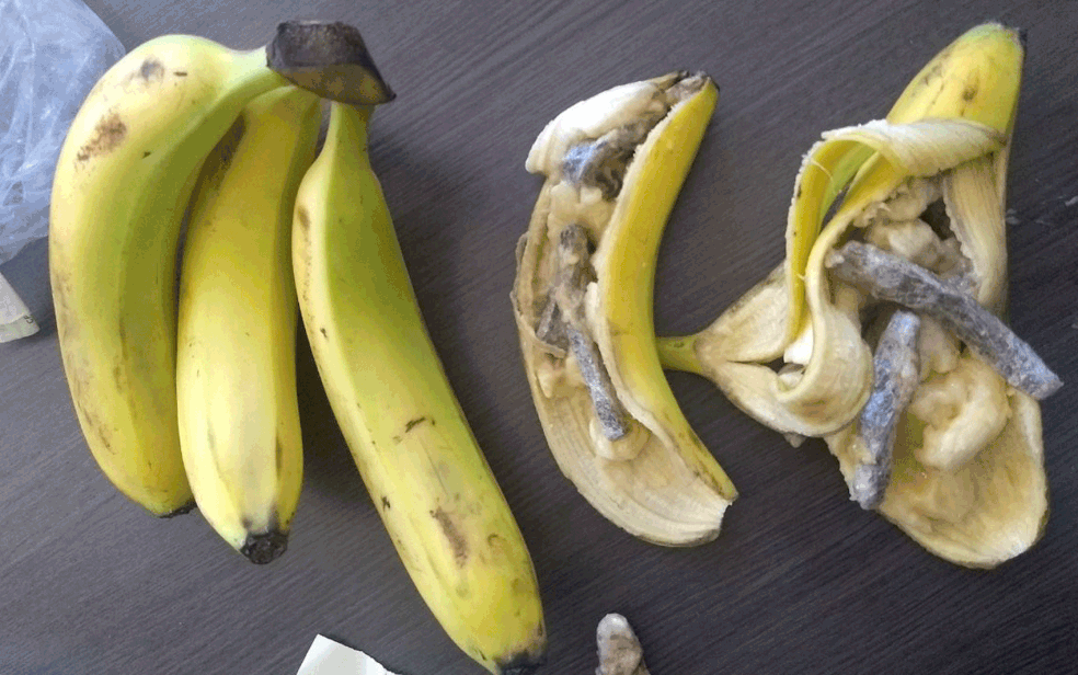 Bananas com porções de drogas encontradas com visitante da Papuda (Foto: Arquivo pessoal)