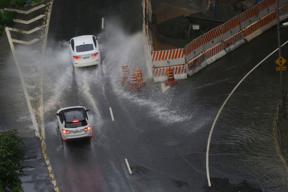 Chuva Forte Na Grande Sp Causa Deslizamentos Alagamentos E Fecha O Aeroporto De Congonhas Sao Paulo G1